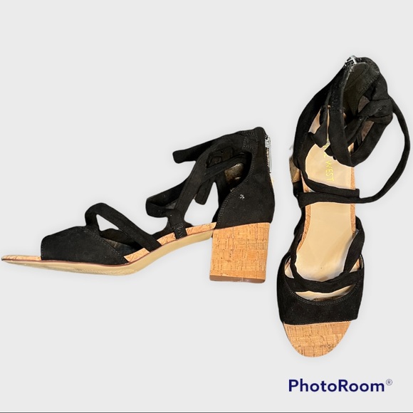 Nine West Shoes - Nine West Womans Strappy Block Heels Size 9M